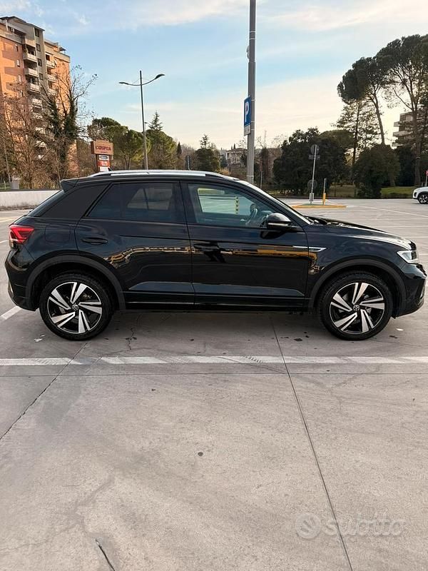 Usata VW T-Roc R-line 150 CV (110 kW) 2024 Nero SUV