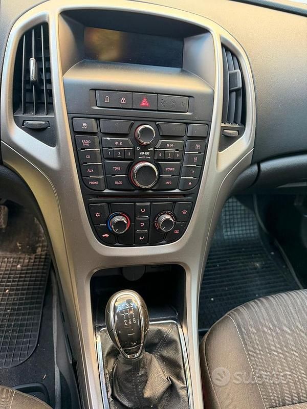 Usata Opel Astra 2010 Grigio Berlina