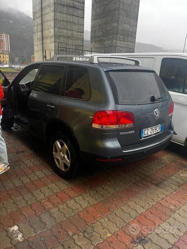 Usata VW Touareg R 174 CV (127 kW) 2006 Grigio SUV