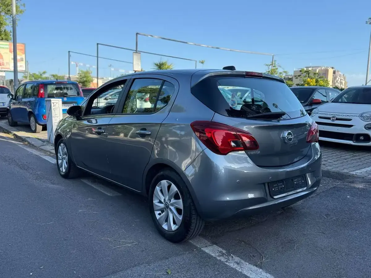 Usata Opel Corsa Cosmo 69 CV (50 kW) 2018 Grigio Utilitaria