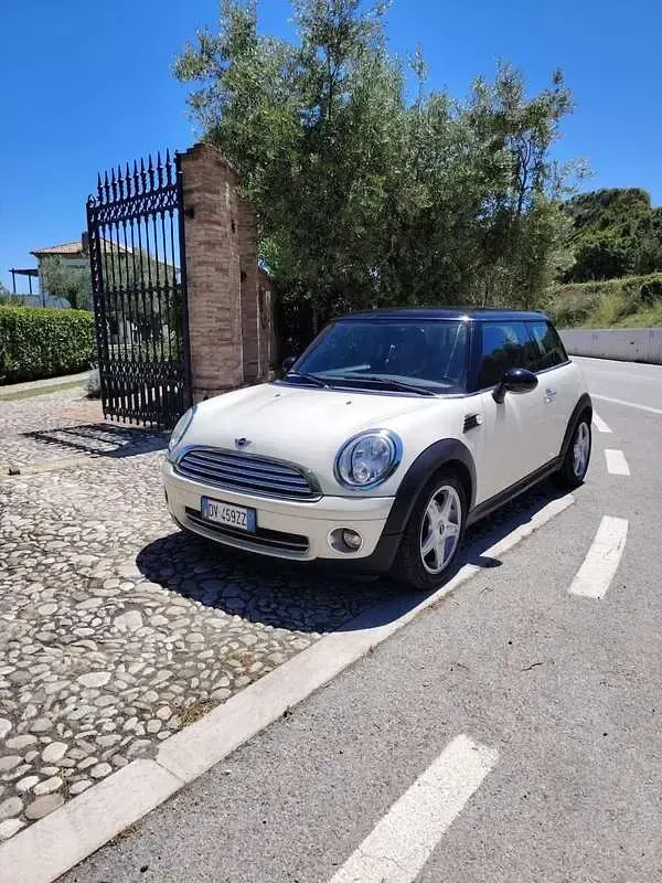 Usata Mini Cooper 120 CV (88 kW) 2009 Bianco Utilitaria