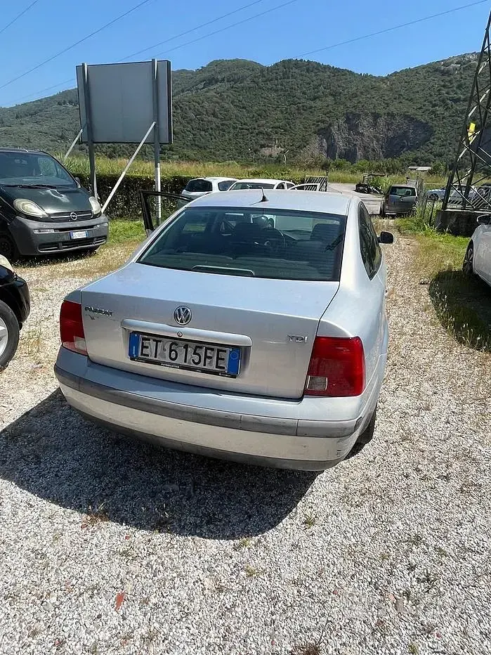 Usata VW Passat Comfortline 110 CV (80 kW) 1998 Grigio Berlina