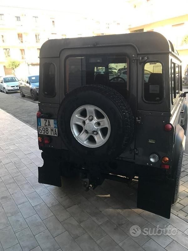 Usata Land Rover Defender SE 122 CV (89 kW) 2004 Grigio SUV