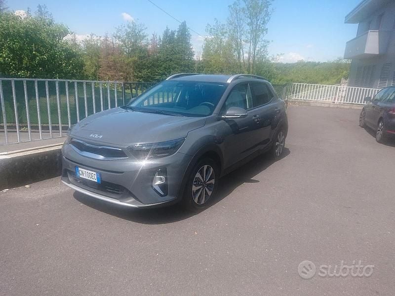 Usata Kia Stonic Style 82 CV (60 kW) 2023 Grigio SUV