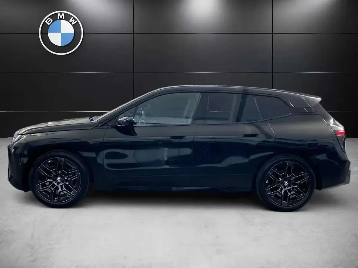 Usata BMW iX M Sport 300 kW (408 CV) 2025 Black saphire SUV