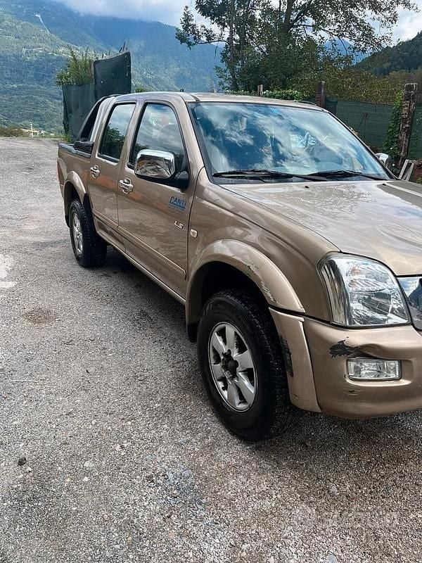 Usata Isuzu D-Max 131 CV (96 kW) 2005 Grigio Pick-up