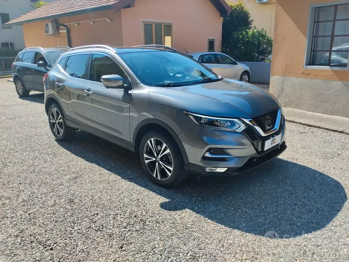 Usata Nissan Qashqai N-Connecta 116 CV (85 kW) 2017 Grigio SUV