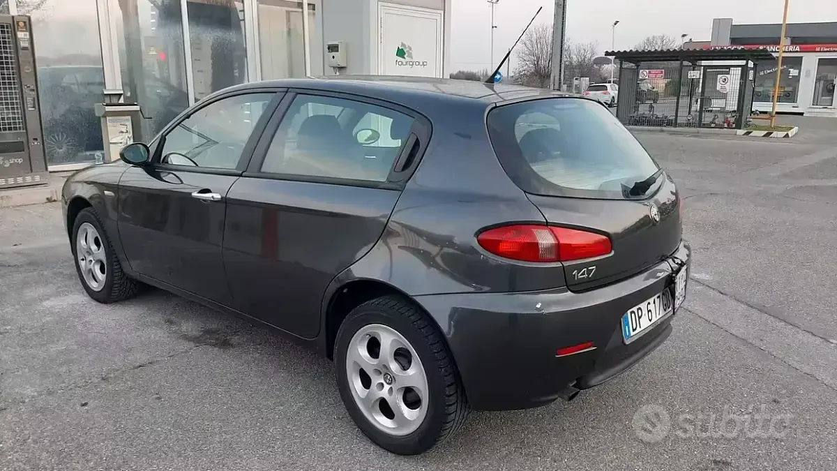 Usata Alfa Romeo 147 Progression 120 CV (88 kW) 2009 Nero Utilitaria