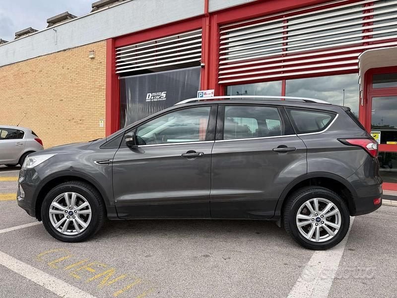 Usata Ford Kuga S 120 CV (88 kW) 2019 Grigio SUV