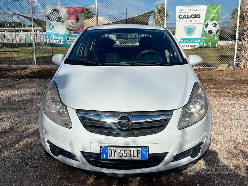 Bianco Usata 2009 Opel Corsa Enjoy Tre volumi | 3500 € (Buon prezzo) - Immagine 1/4