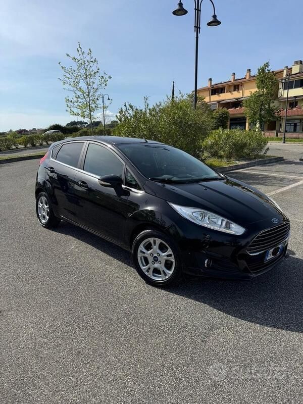 Usata Ford Fiesta 75 CV (55 kW) 2017 Nero Utilitaria