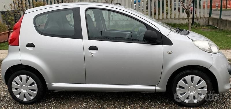 Gebraucht Peugeot 107 Urban Move 68 PS (50 kW) 2008 Grau Kleinwagen