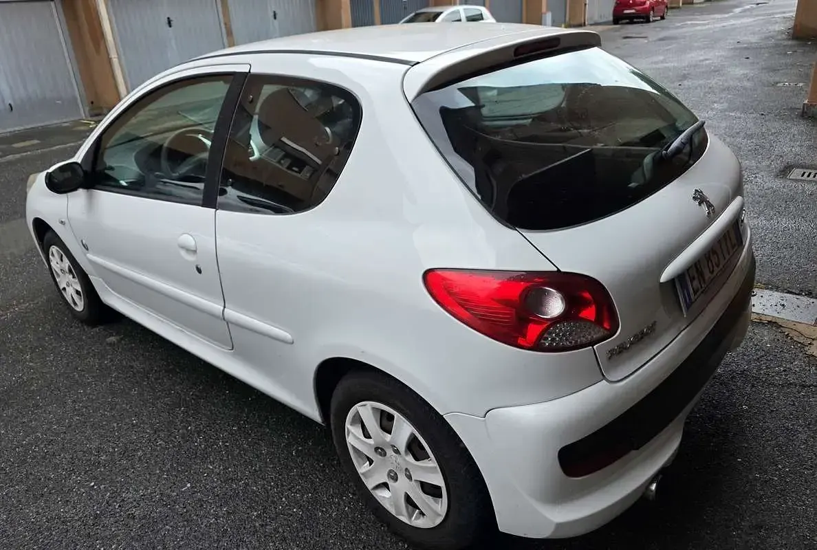 Usata Peugeot 206 60 CV (44 kW) 2012 Berlina