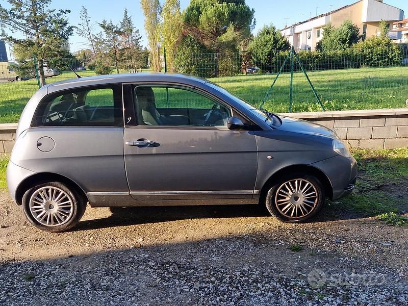 Usata Lancia Ypsilon 69 CV (50 kW) 2008 Grigio Utilitaria