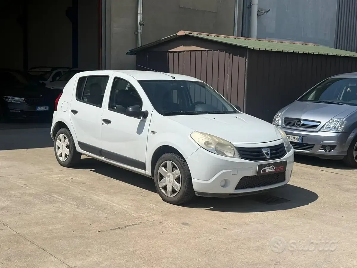 Usata Dacia Sandero 75 CV (55 kW) 2012 Bianco Berlina