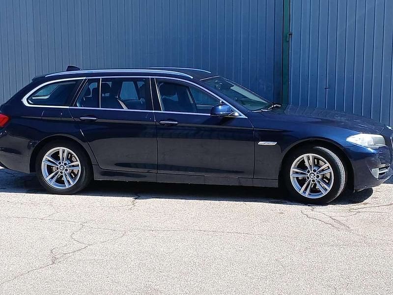 Blu/azzurro Usata 2011 BMW 520 Station wagon | 6300 € (Buon prezzo) - Immagine 1/4