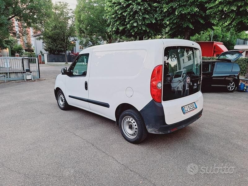 Occasion Fiat Doblò Easy 90 ch (66 kW) 2022 Blanc Monospace
