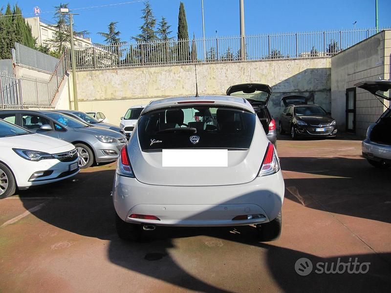 Usata Lancia Ypsilon 69 CV (50 kW) 2017 Grigio Utilitaria