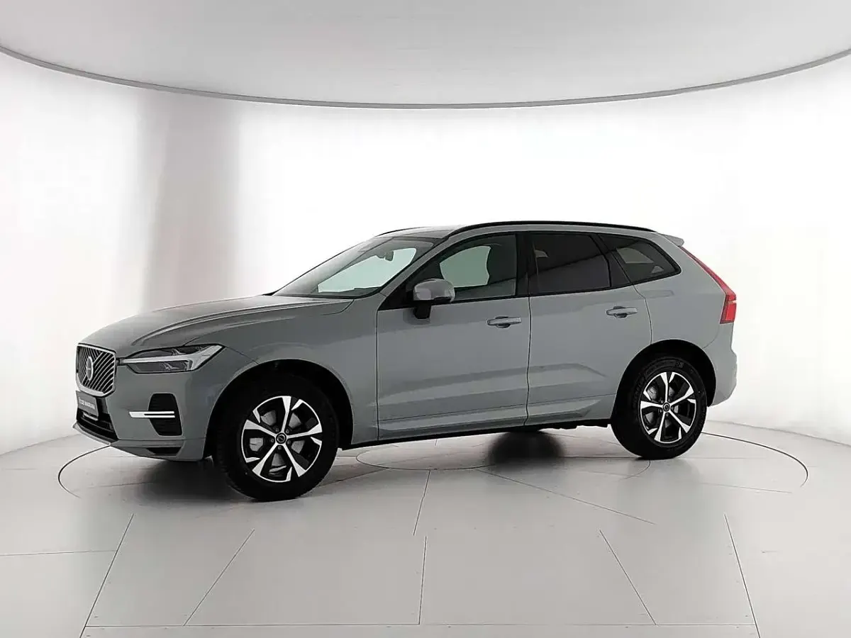 Nuova Volvo XC60 Core 250 CV (183 kW) 2026 Vapour grey SUV