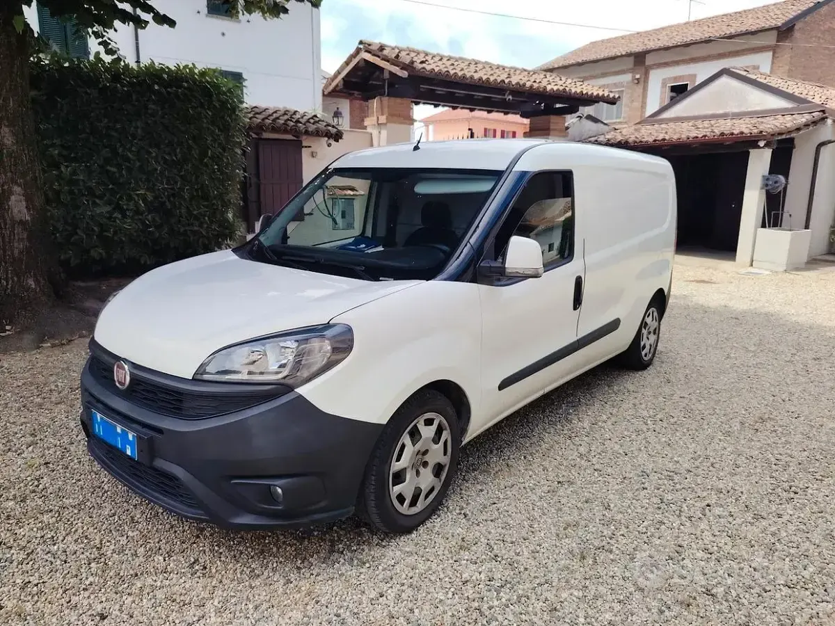 Usata Fiat Doblò 120 CV (88 kW) 2018 Bianco Monovolume