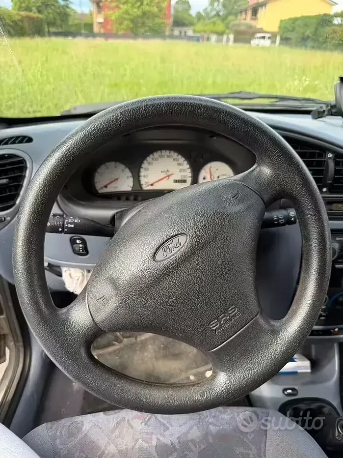 Usata Ford Fiesta 75 CV (55 kW) 1997 Grigio Utilitaria