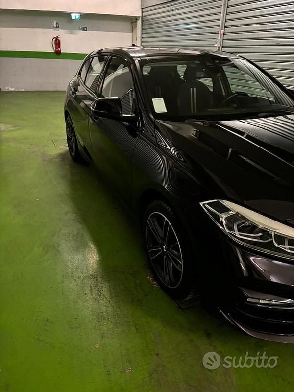 Usado BMW 118 Sport Line 140 HP (102 kW) 2020 Preto Citadino