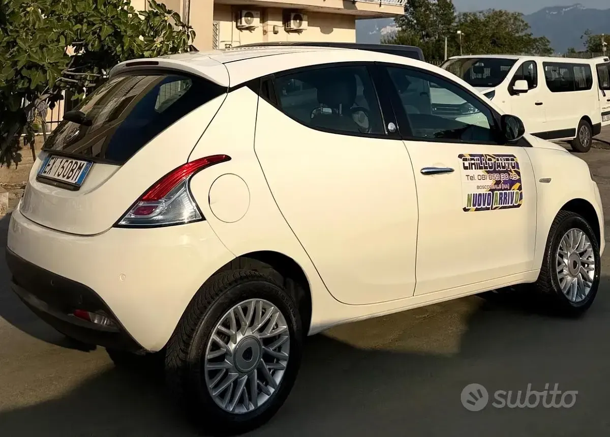 Usata Lancia Ypsilon 84 CV (61 kW) 2014 Bianco Utilitaria