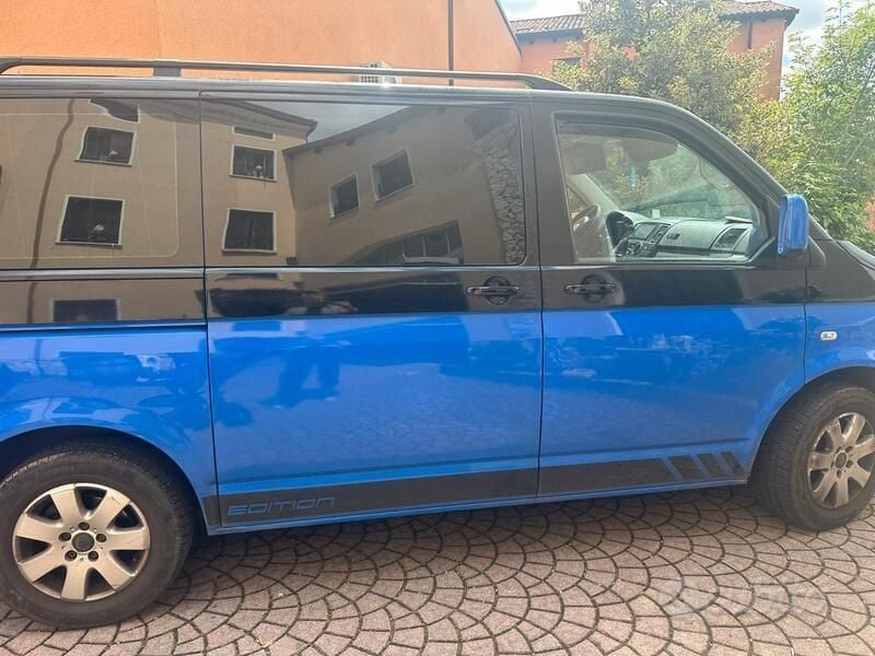 Verde Usata 2005 VW Multivan Furgone | 14.500 € (Buon prezzo) - Immagine 1/4