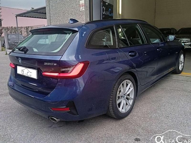 Usata BMW 320e Advantage 163 CV (119 kW) 2022 Phytonic blue Station wagon