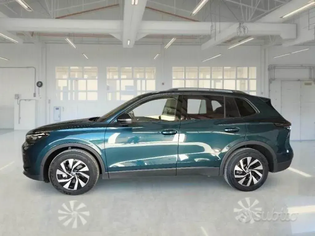 Nuova VW Tiguan Edition 131 CV (96 kW) 2025 Verde SUV