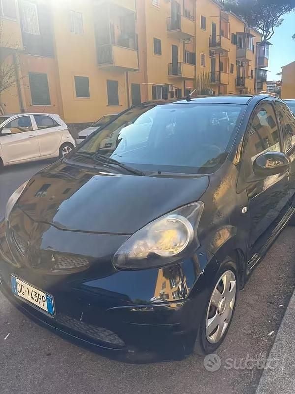Begagnad Toyota Aygo 68 HK (50 kW) 2007 Svart Halvkombi