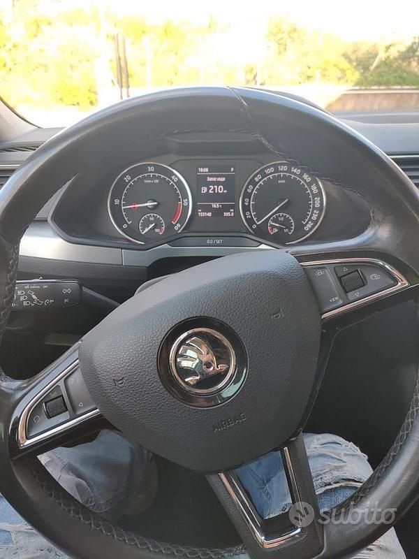 Bianco Usata 2018 Skoda Superb Monovolume | 12.900 € (Buon prezzo) - Immagine 1/4