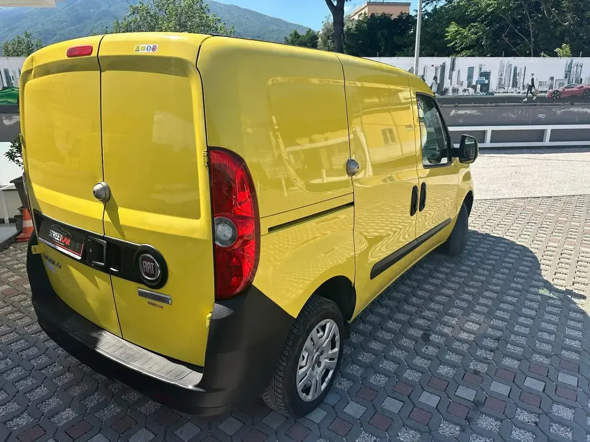 Usata Fiat Doblò 95 CV (69 kW) 2019 Giallo Monovolume
