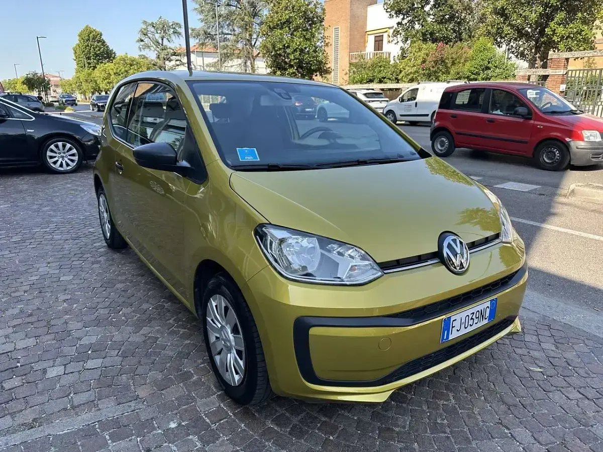 Usata VW up! 60 CV (44 kW) 2017 Honey yellow metallic Utilitaria