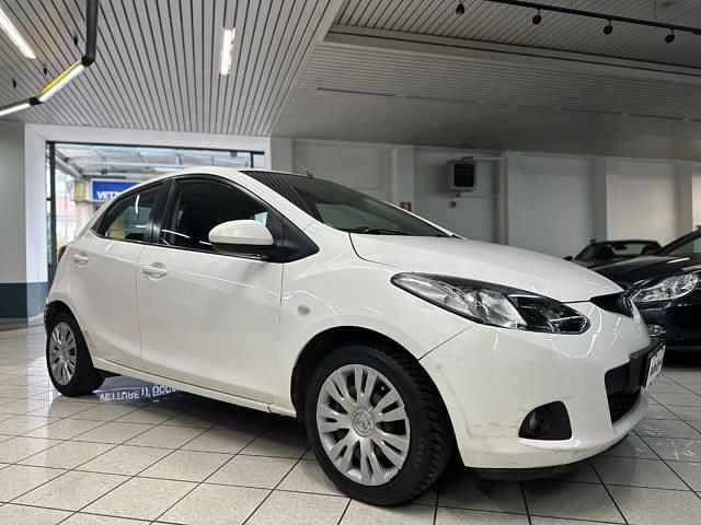 Usata Mazda 2 75 CV (55 kW) 2009 Bianco Utilitaria