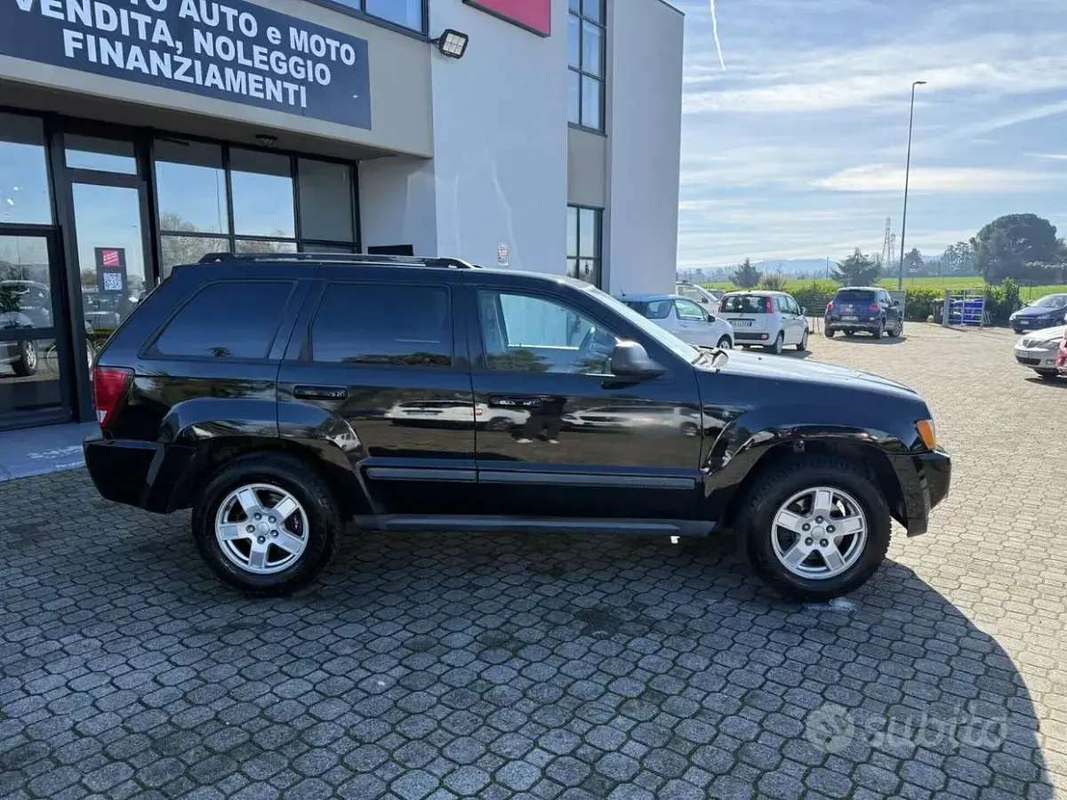 Usata Jeep Grand Cherokee Laredo 211 CV (155 kW) 2006 Nero SUV