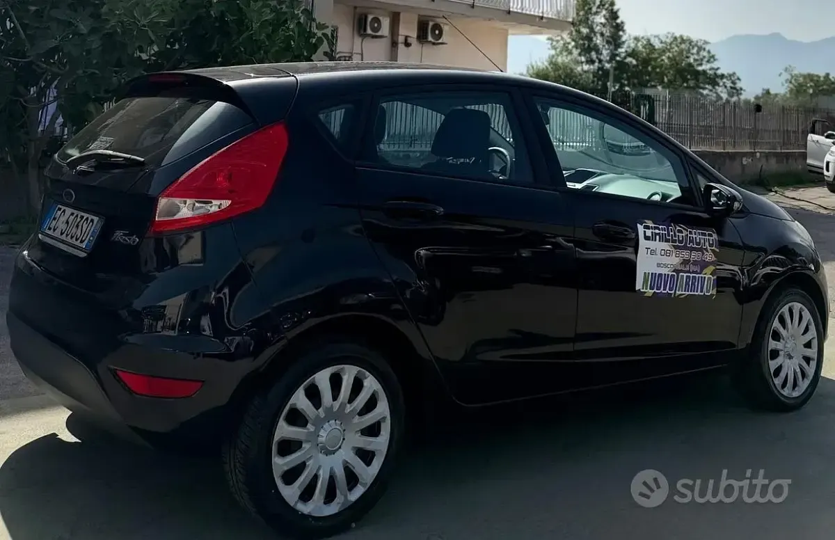 Usata Ford Fiesta 82 CV (60 kW) 2010 Nero Berlina