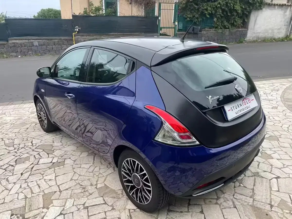 Begagnad Lancia Ypsilon S 69 HK (50 kW) 2014 Blå Halvkombi