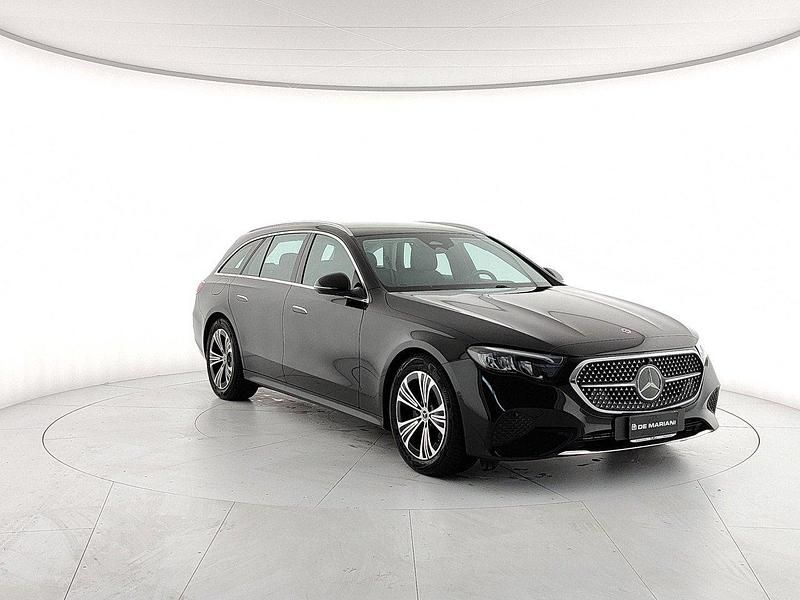 Usata Mercedes 220 Advanced 197 CV (144 kW) 2024 Nero Station wagon