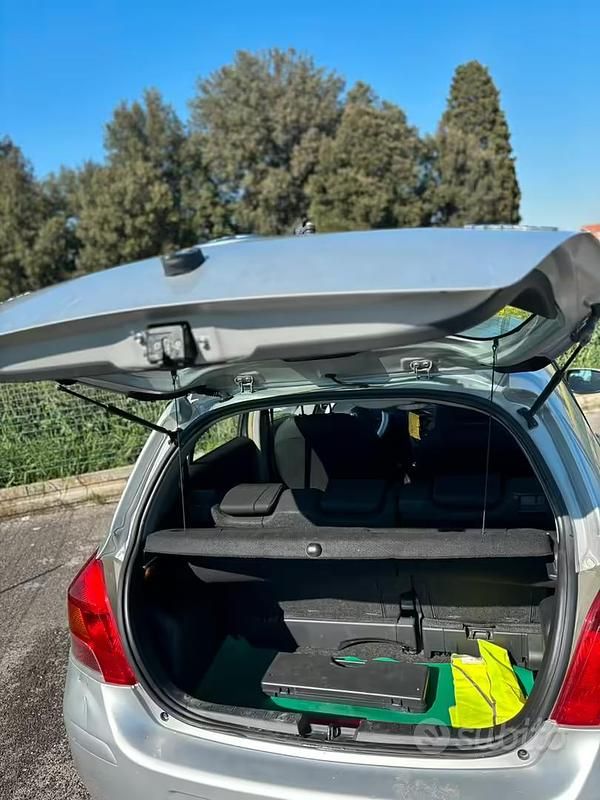 Usata Toyota Yaris Sol 69 CV (50 kW) 2009 Grigio Utilitaria