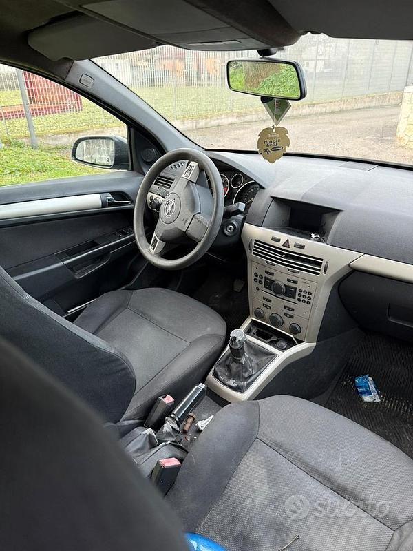 Usata Opel Astra 90 CV (66 kW) 2007 Blu Utilitaria