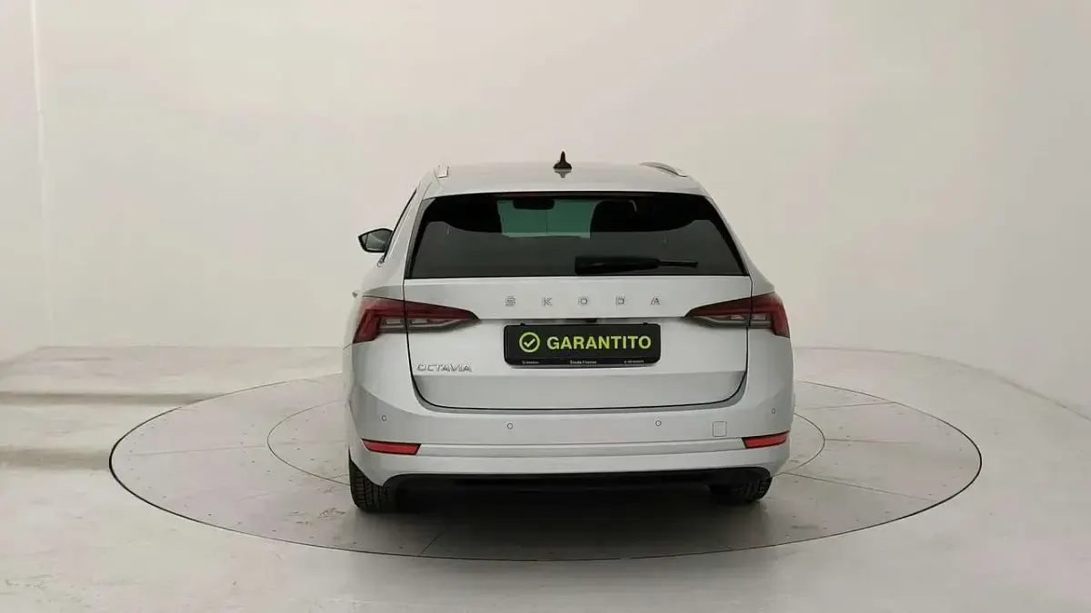 Usata Skoda Octavia Style 150 CV (110 kW) 2021 Grigio Station wagon