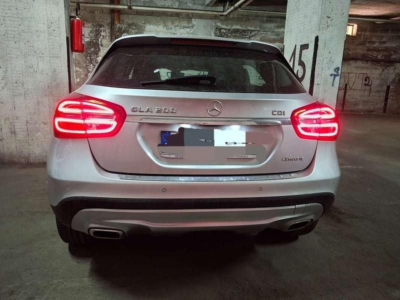 Usata Mercedes GLA200 136 CV (100 kW) 2015 Argento SUV