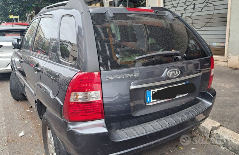 Blu Usata 2008 Kia Sportage SUV | 4200 € (Buon prezzo) - Immagine 1/2