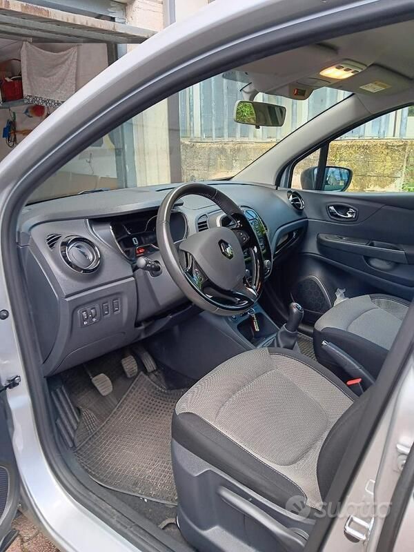 Usata Renault Captur 90 CV (66 kW) 2016 Grigio SUV