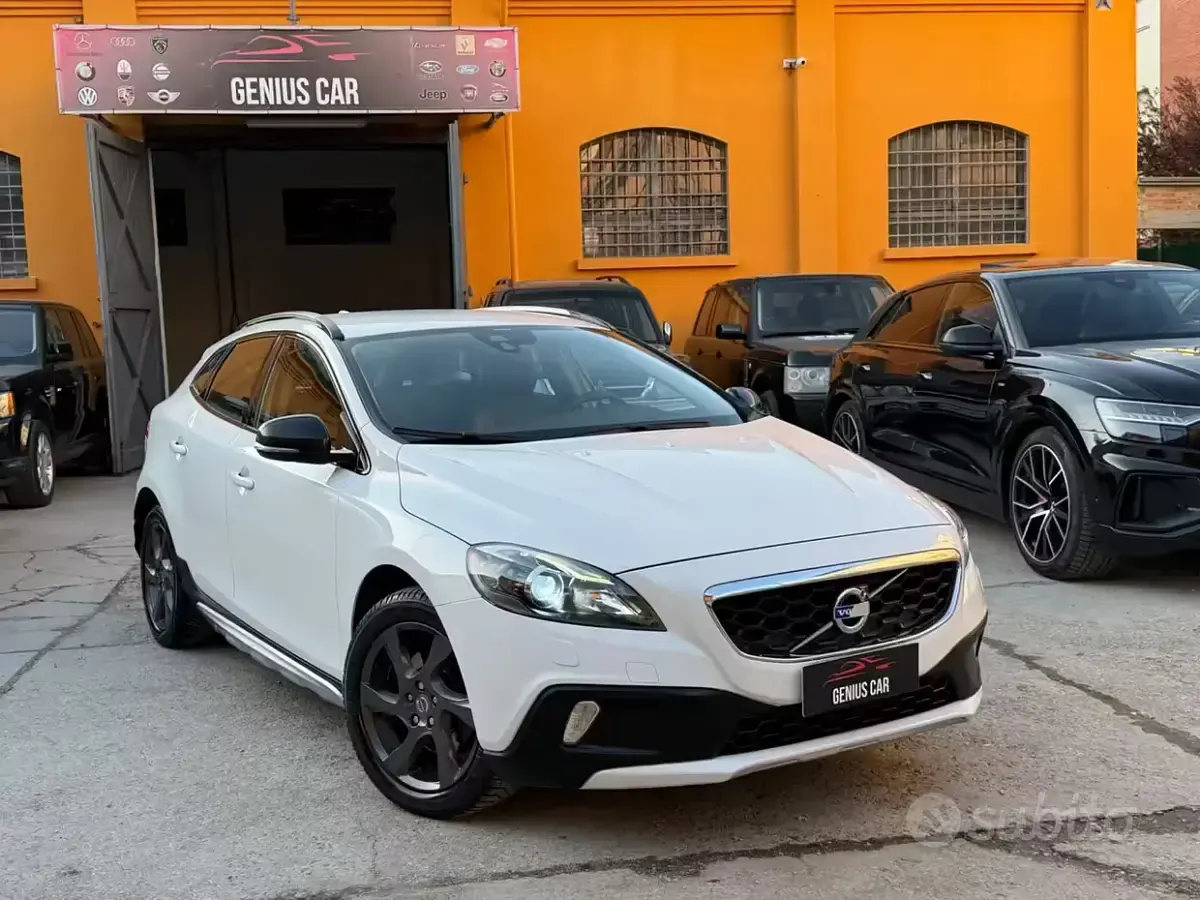 Usata Volvo V40 CC Momentum 115 CV (84 kW) 2013 Bianco Station wagon