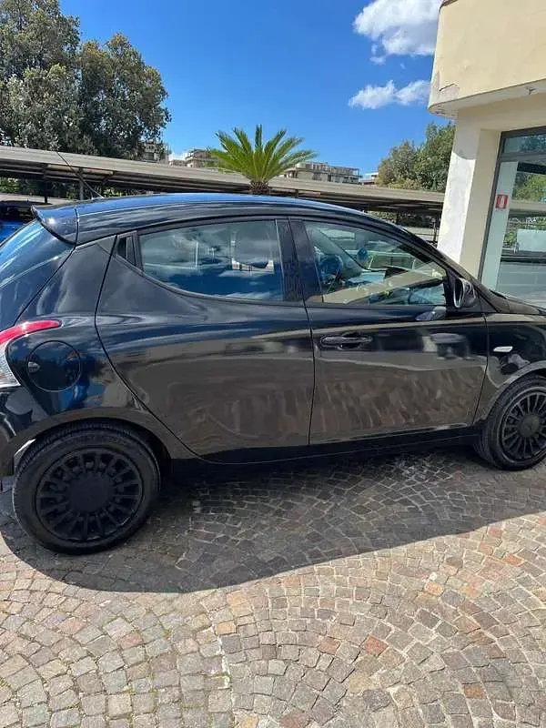 Usata Lancia Ypsilon Silver 69 CV (50 kW) 2012 Utilitaria