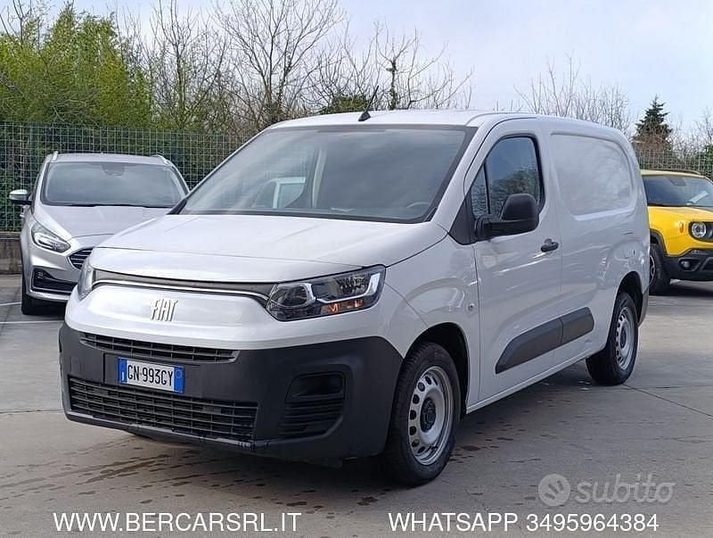 Usata Fiat Doblò 131 CV (96 kW) 2023 Bianco Monovolume
