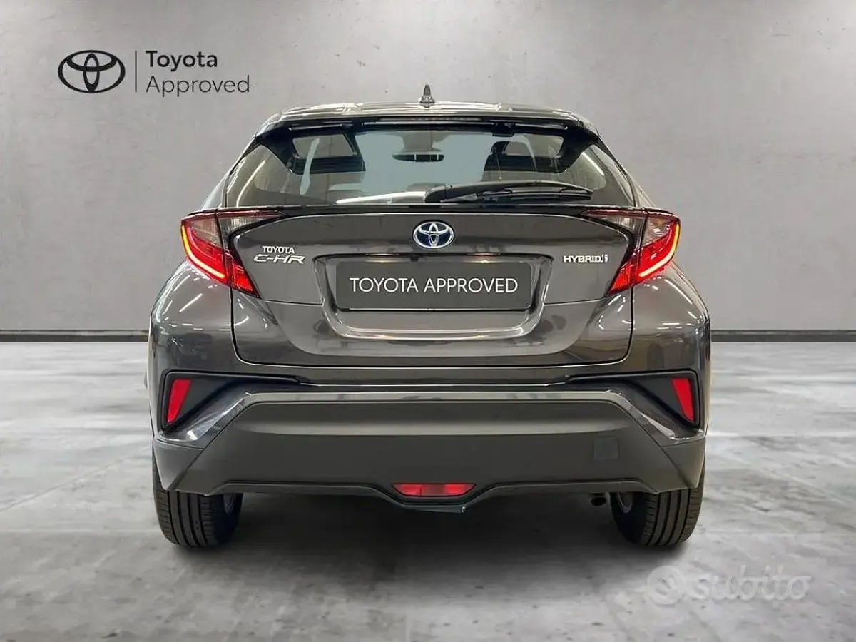 Usata Toyota C-HR Active 122 CV (89 kW) 2021 Grigio SUV