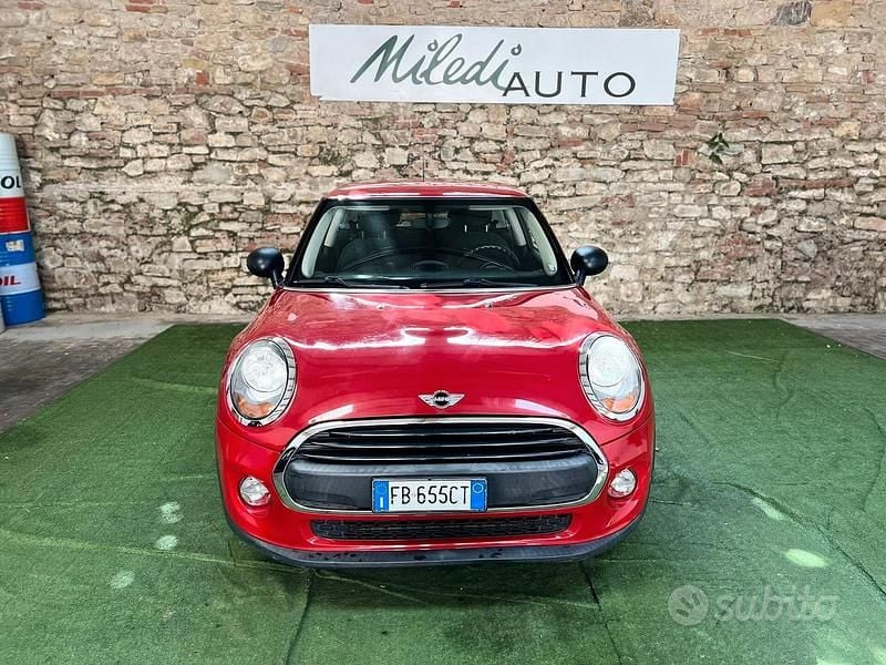 Usata Mini ONE 102 CV (75 kW) 2015 Rosso Utilitaria